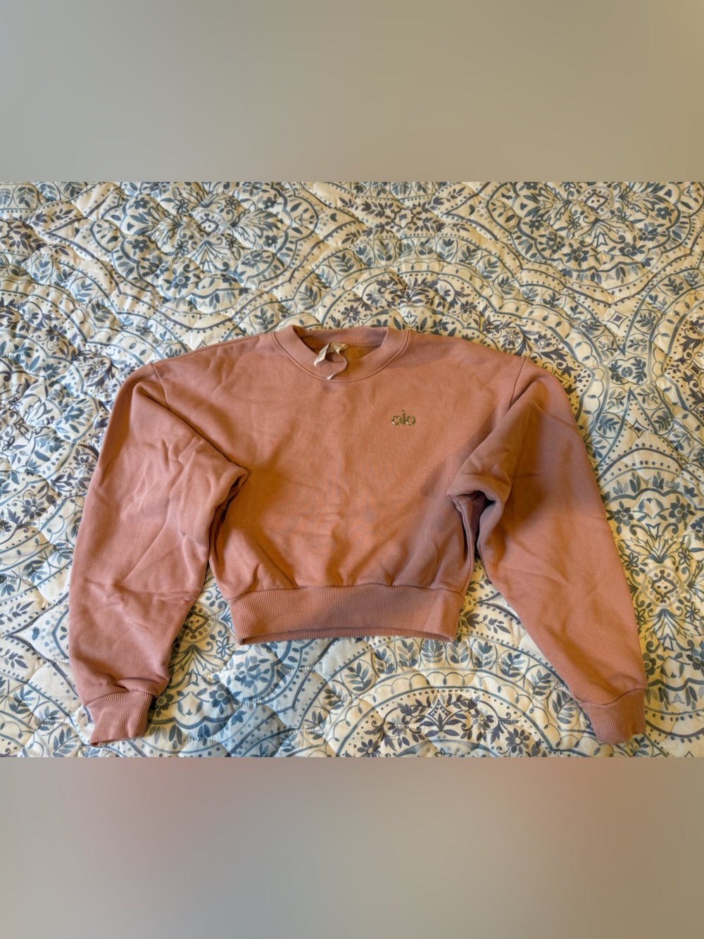 ALO Yoga women Pink Sweatshirt
